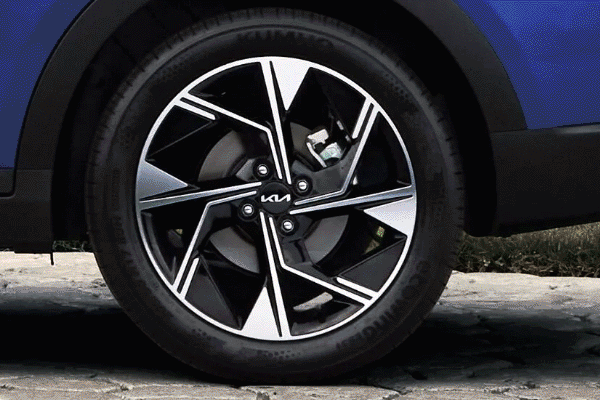 17-inch alloy wheels